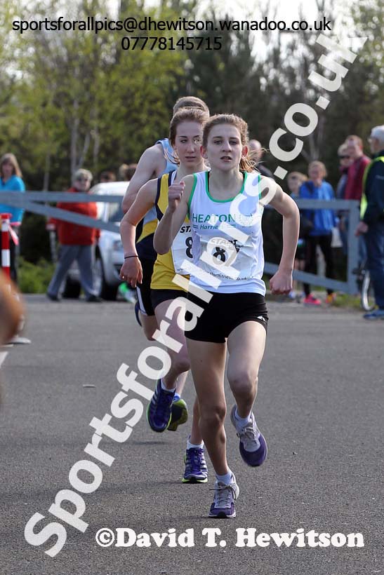 Under-15 girls, Elswick Harriers Relays, Newburn. Photo: David T. Hewitson/Sports for All Pics